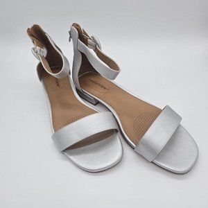 ComfortView Silver Alora Ankle Strap Sandal, Womens 10W